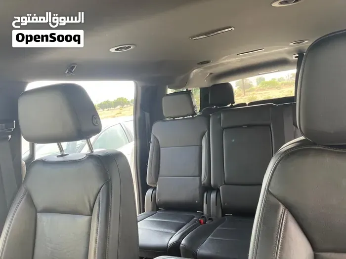 Chevrolet Suburban 2021 photo 2