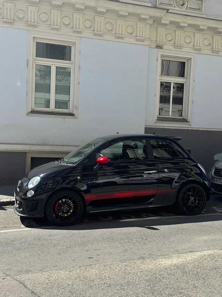 Abarth 500 2010 photo 2