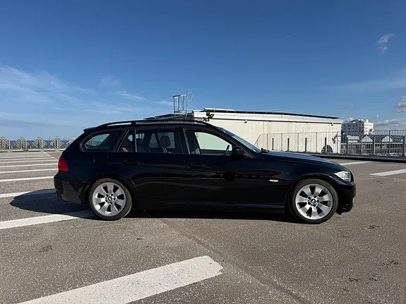 BMW 320I 2009 photo 3