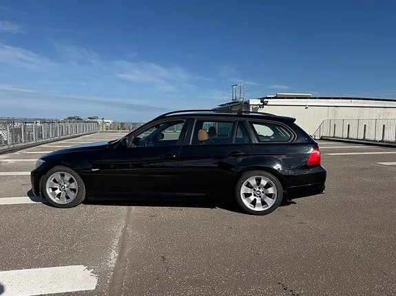 BMW 320I 2009 photo 2