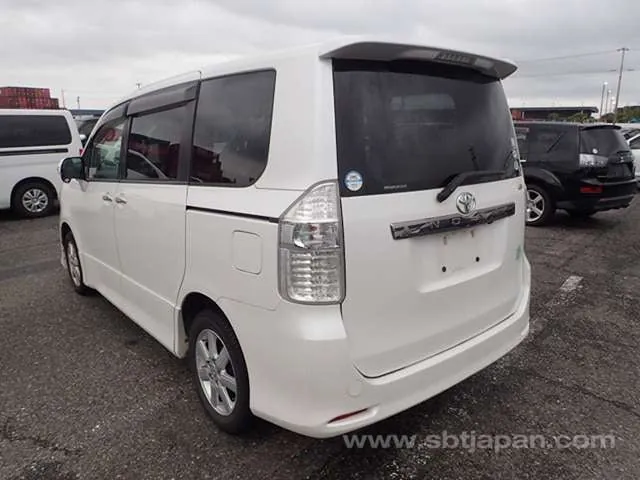Toyota Noah G Edition 2009 photo 3