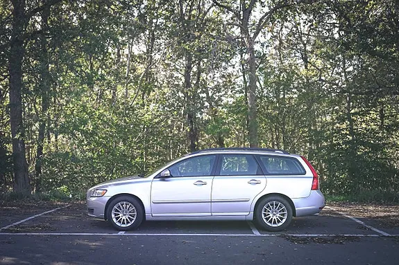 Volvo V50 2011 photo 2