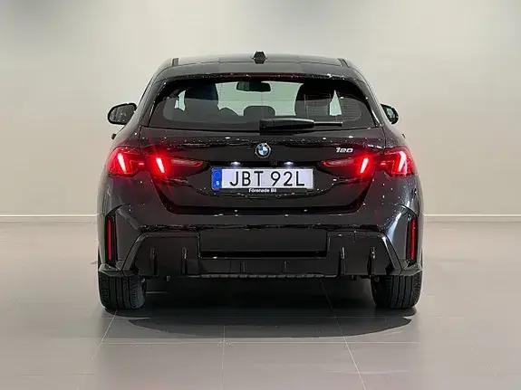 BMW 120 2026 photo 4