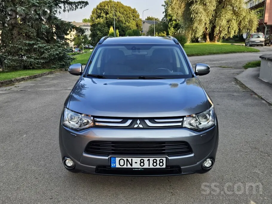 Mitsubishi Outlander 2013 photo 2