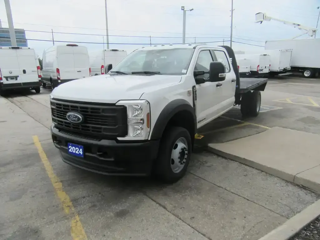Ford F-550 Super Duty 2024 photo 3