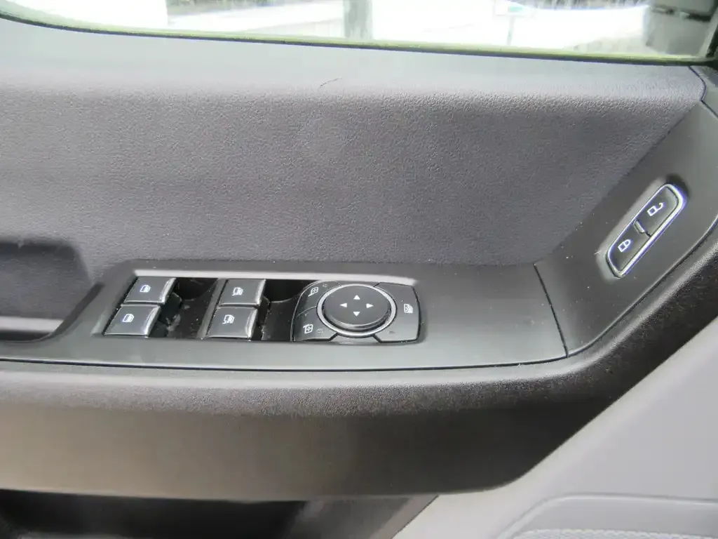 Ford F-550 Super Duty 2024 photo 4