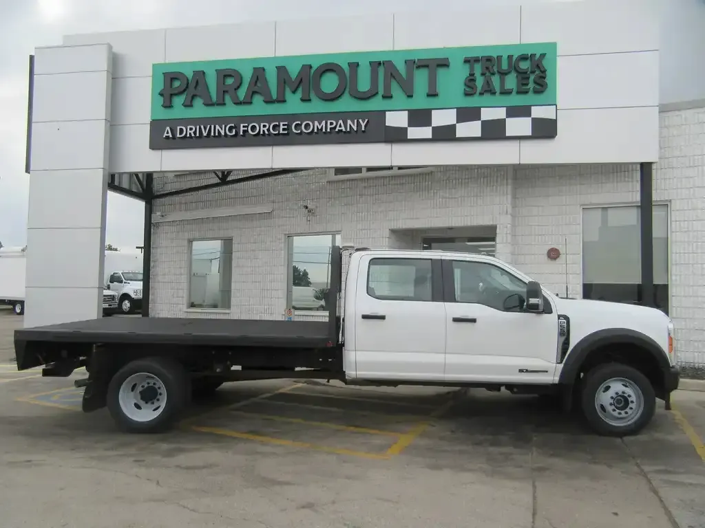 Ford F-550 Super Duty 2024 photo 2