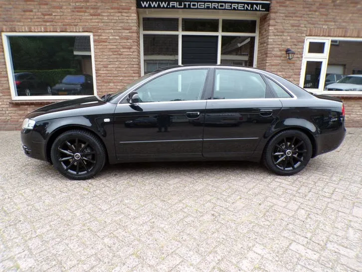 Audi A4 2005 photo 2
