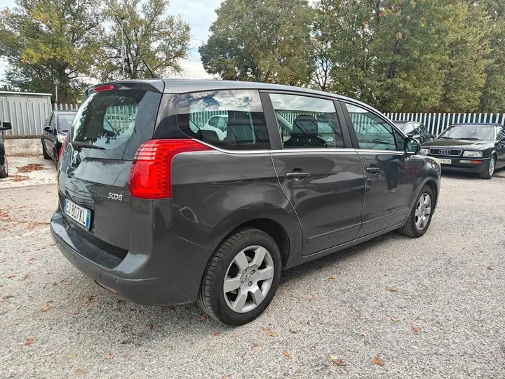 Peugeot 5008 2011 photo 4