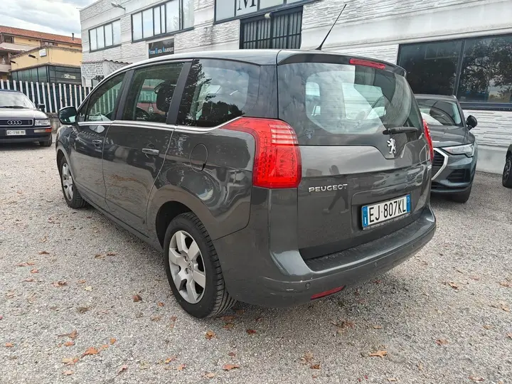 Peugeot 5008 2011 photo 3