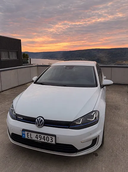 Volkswagen E-Golf 2015 photo 2