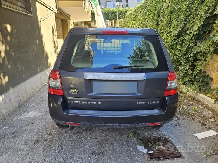 Land Rover Freelander 2010 photo 2