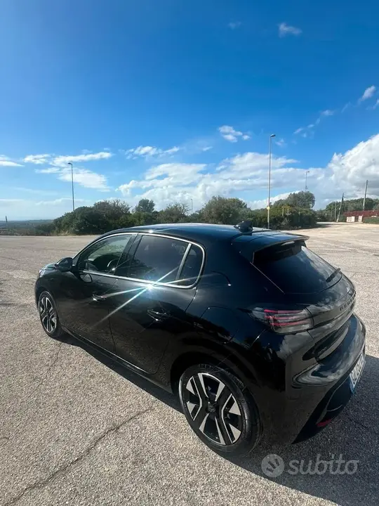 Peugeot 208 2025 photo 2