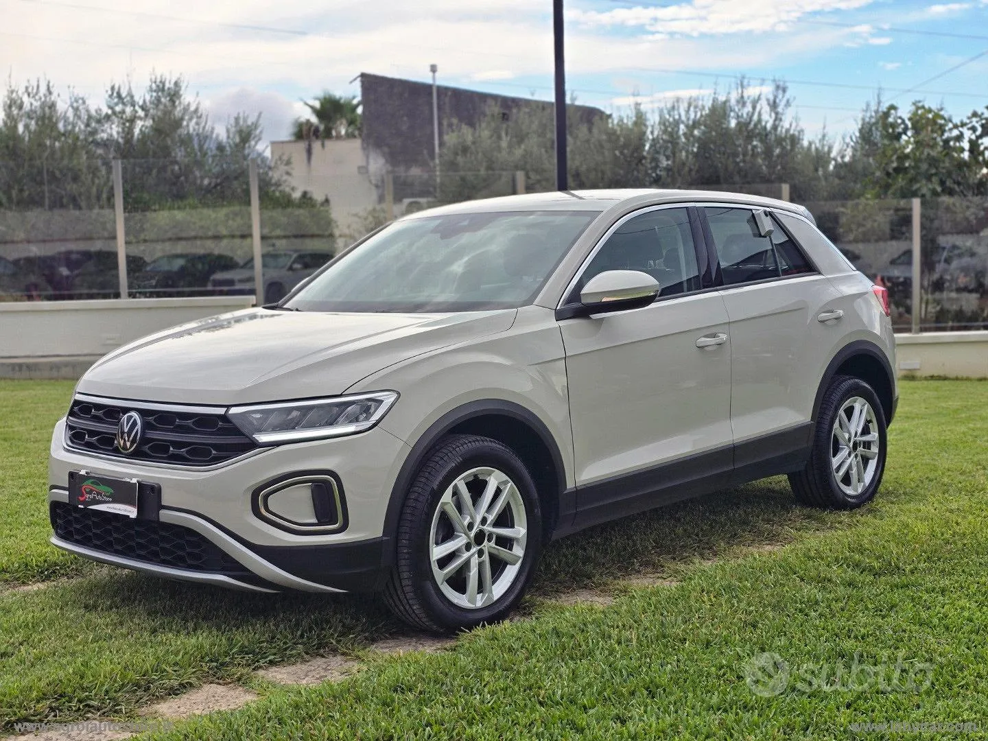 Volkswagen T-Roc 2023 photo 3