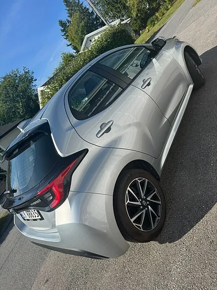 Toyota Yaris 2023 photo 2
