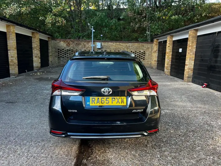 Toyota Auris 2015 photo 2