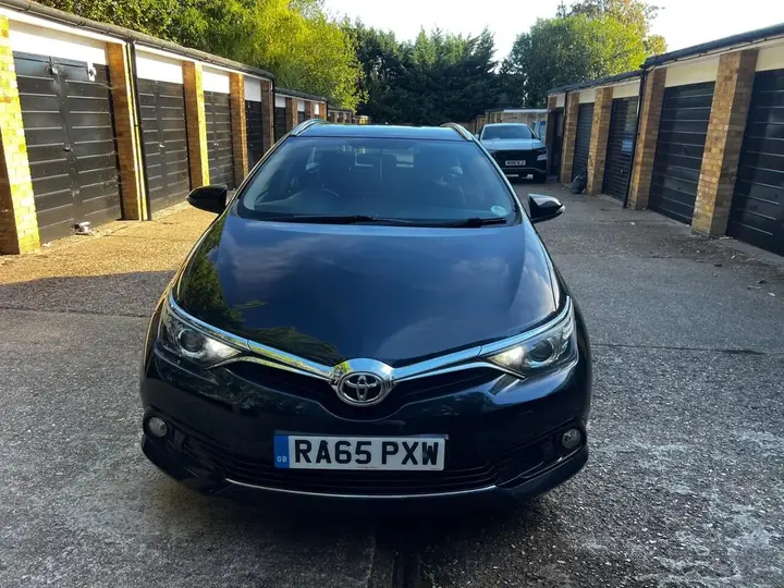 Toyota Auris 2015 photo 3