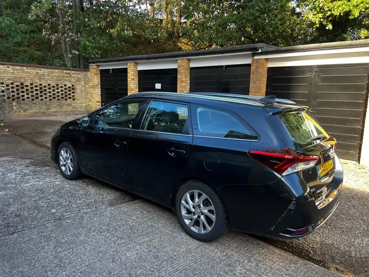 Toyota Auris 2015 photo 5