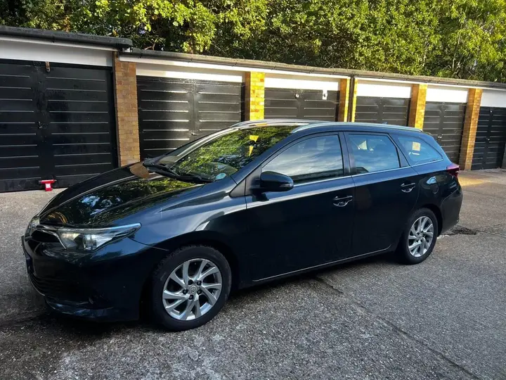 Toyota Auris 2015 photo 4
