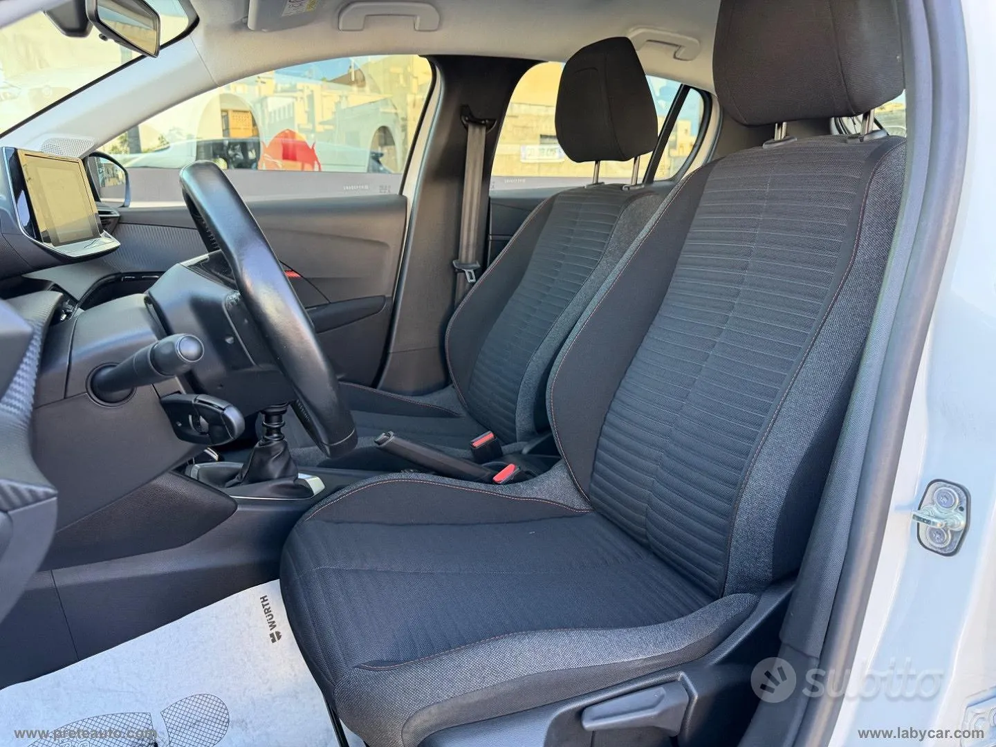 Peugeot 208 2022 photo 5