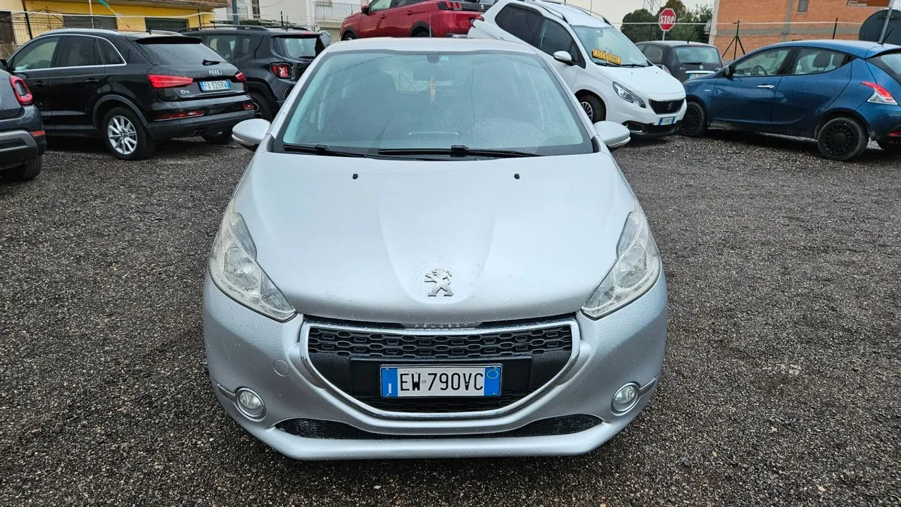 Peugeot 208 2014 photo 2