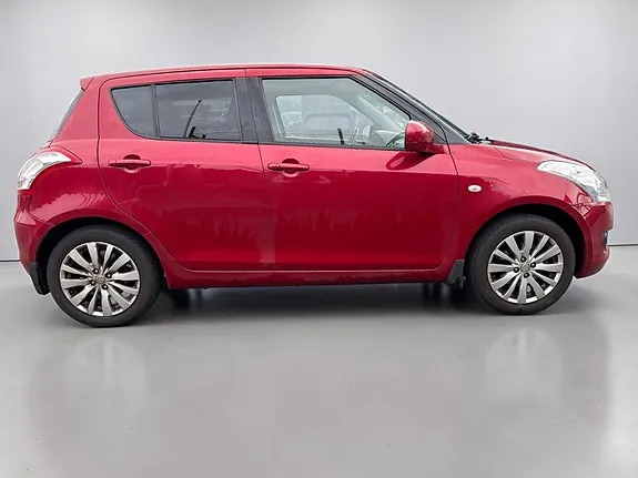 Suzuki Swift 2011 photo 2