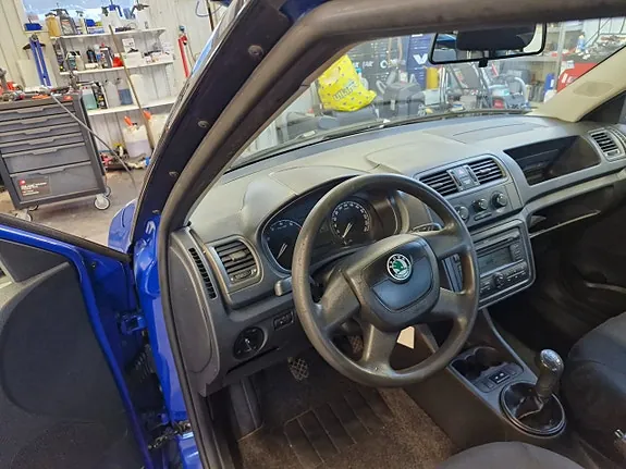 Skoda Fabia 2010 photo 5