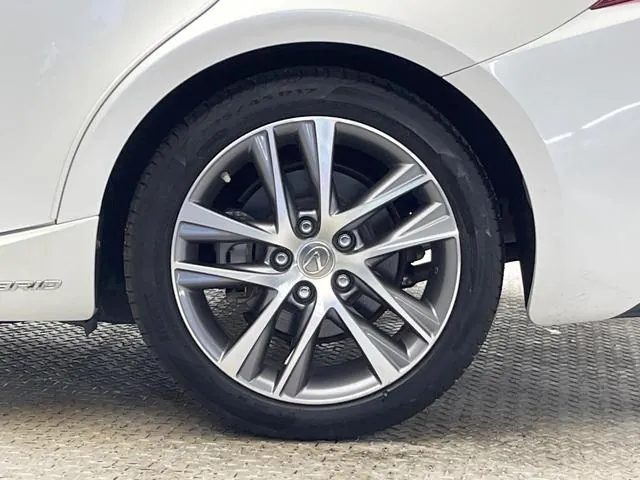 Lexus Is300H 2017 photo 4