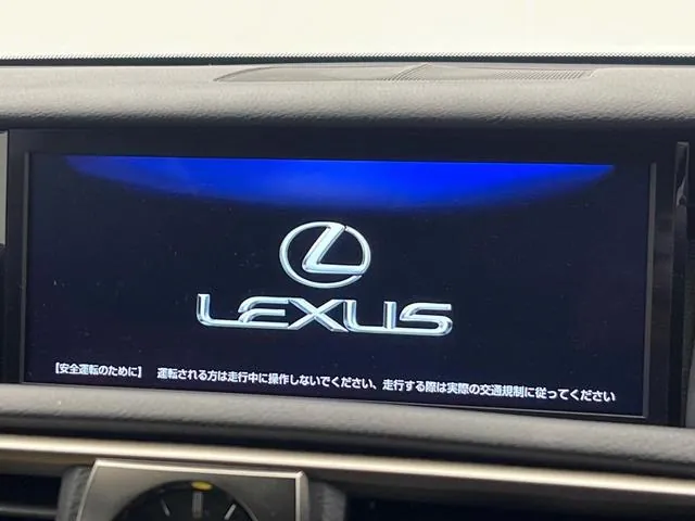 Lexus Is300H 2017 photo 5