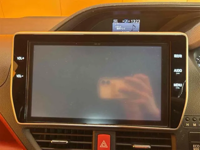 Toyota Voxy 2017 photo 3