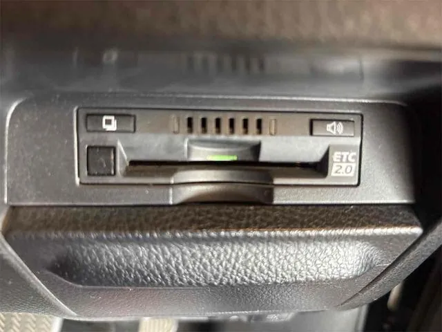 Toyota Voxy 2017 photo 4