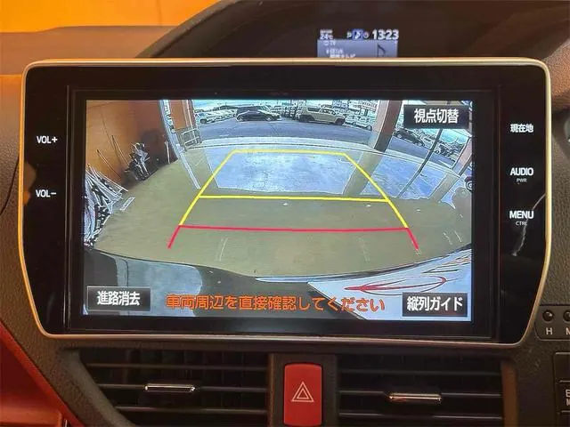 Toyota Voxy 2017 photo 2