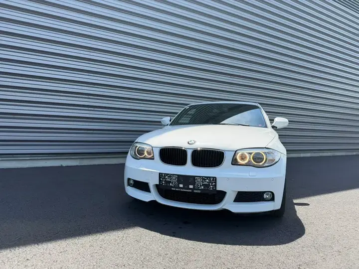 BMW 1 Series 2011 photo 2
