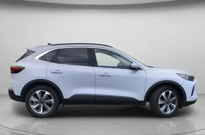 Ford Escape 2025 photo 2