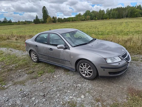 Saab 9-3 2004 photo 2
