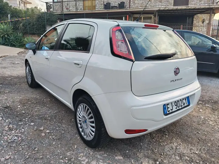 Fiat Punto Evo 2011 photo 4