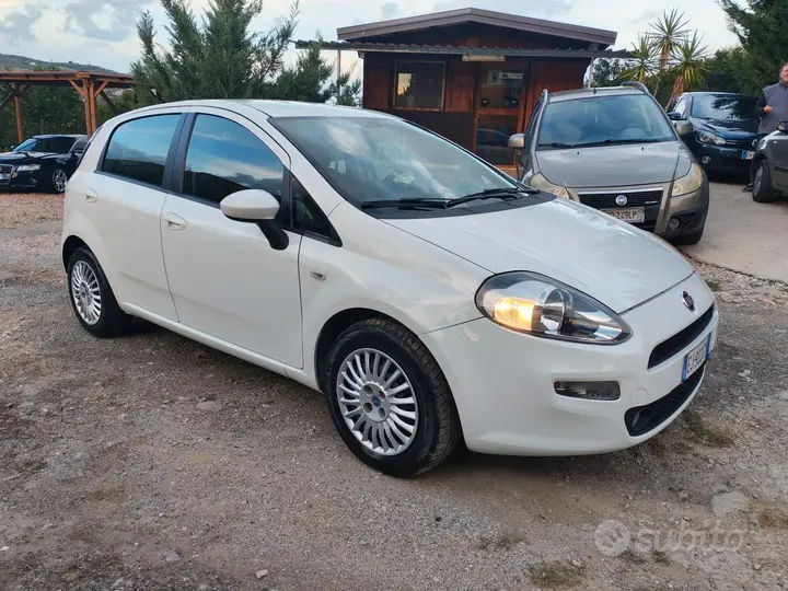 Fiat Punto Evo 2011 photo 2