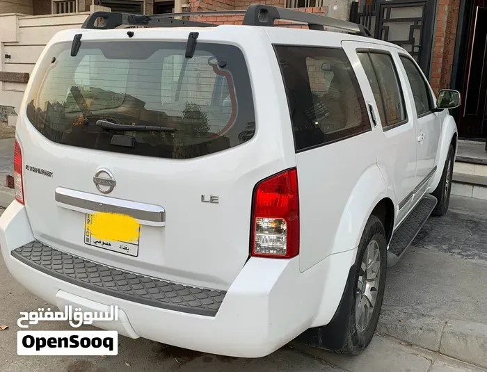 Nissan Pathfinder 2010 photo 2