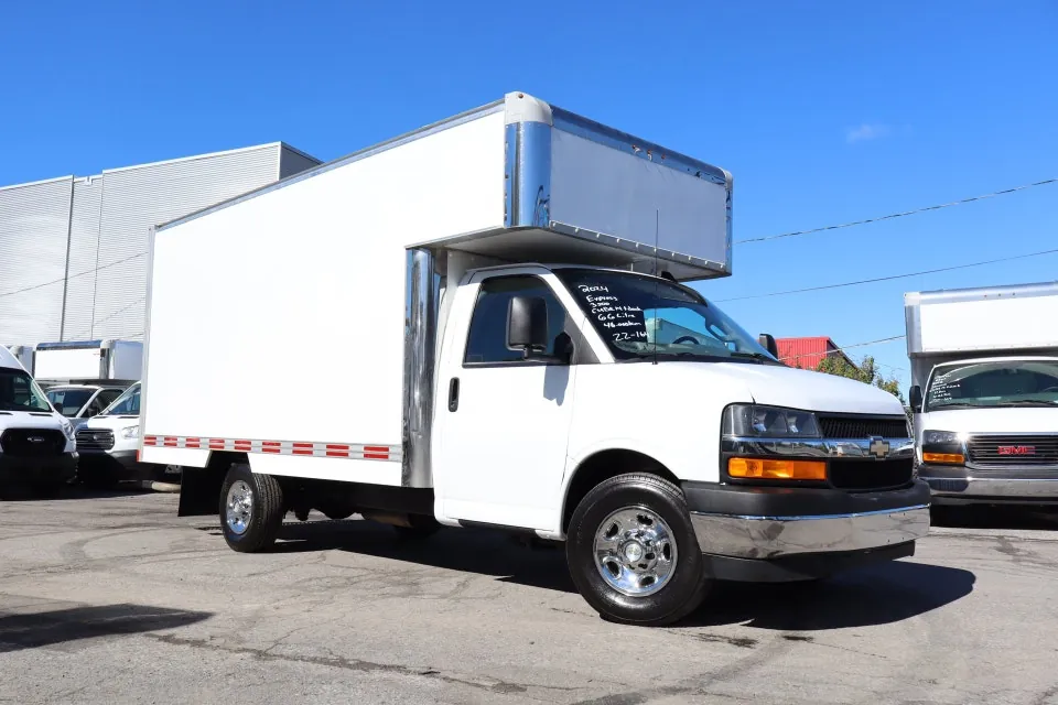 Chevrolet Express 2024 photo 2
