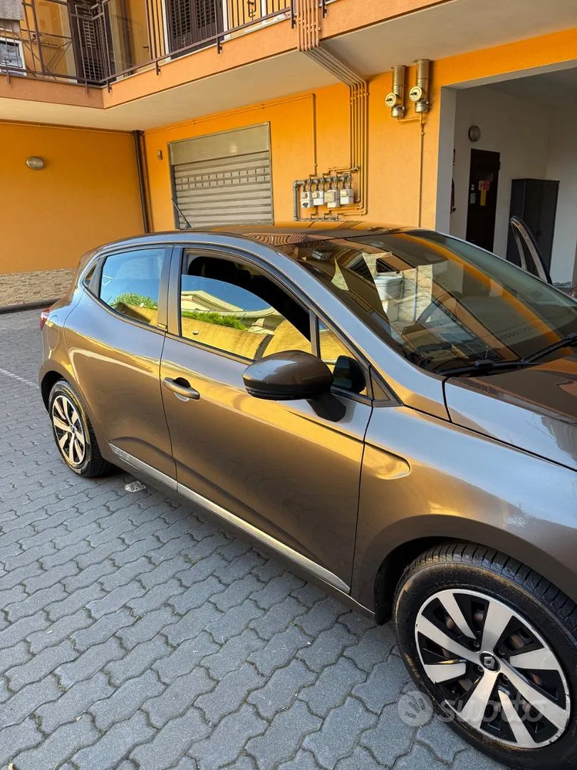 Renault Clio 2021 photo 2