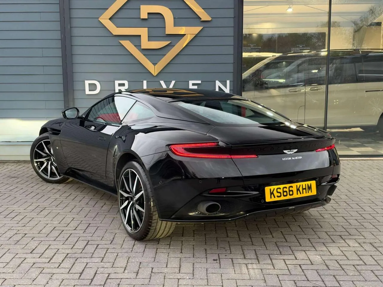 Aston Martin Db11 2017 photo 3