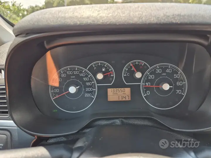 Fiat Grande Punto 2008 photo 2