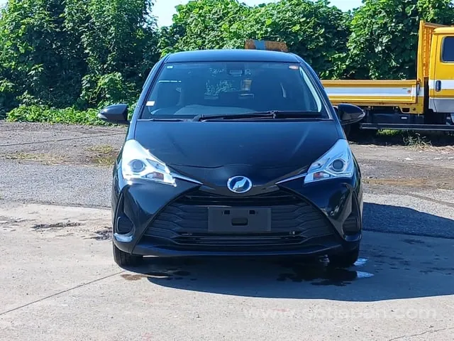 Toyota Vitz 2017 photo 2