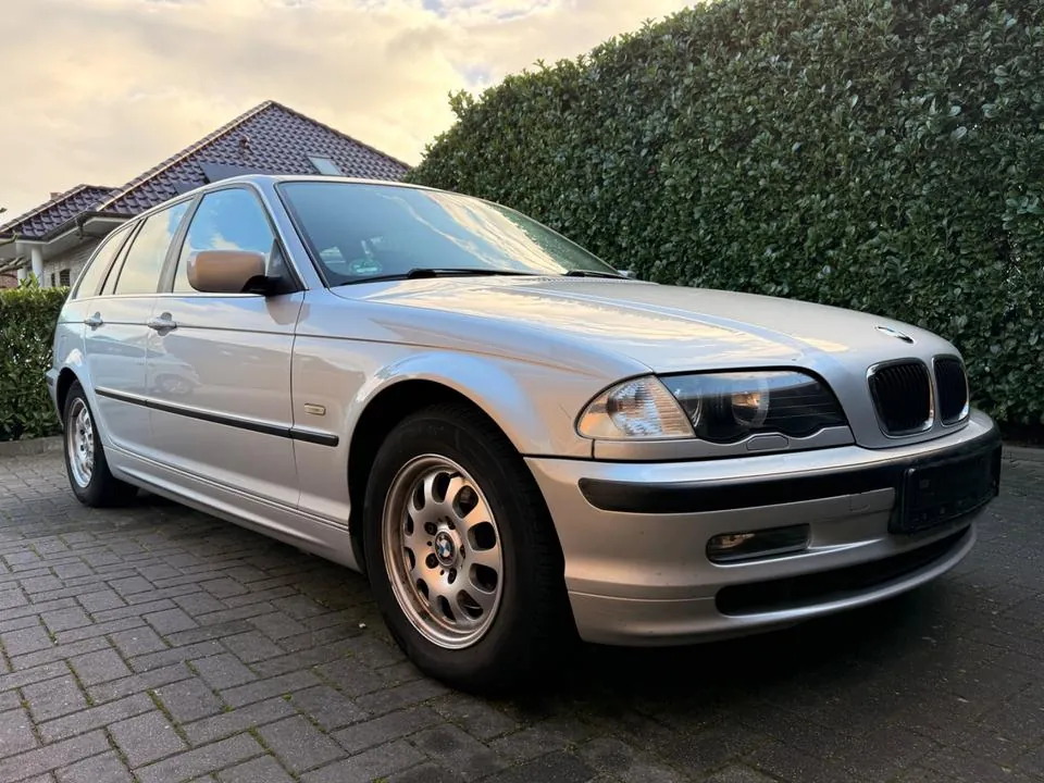 BMW 320I