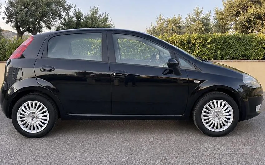 Fiat Grande Punto 2007 photo 2