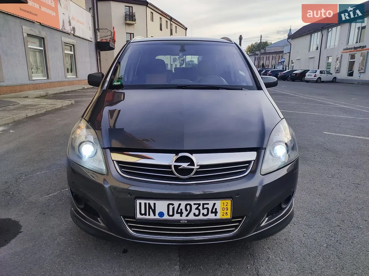 Opel Zafira 2011 photo 2