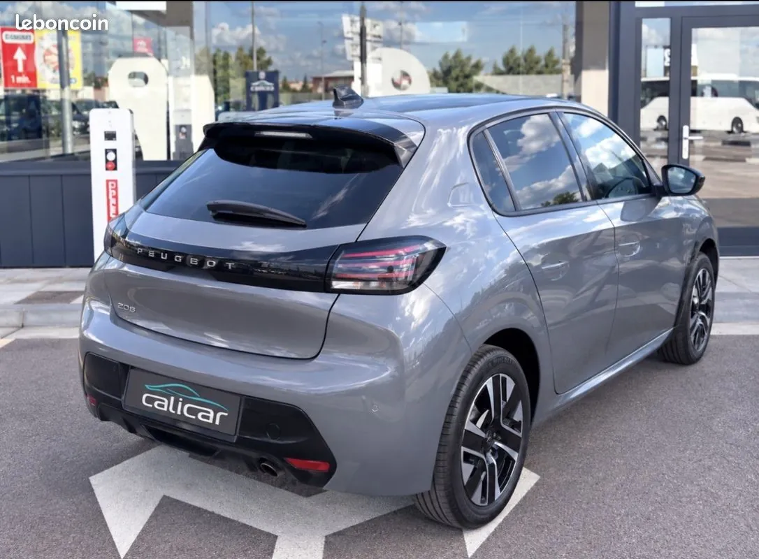 Peugeot 208 2025 photo 2