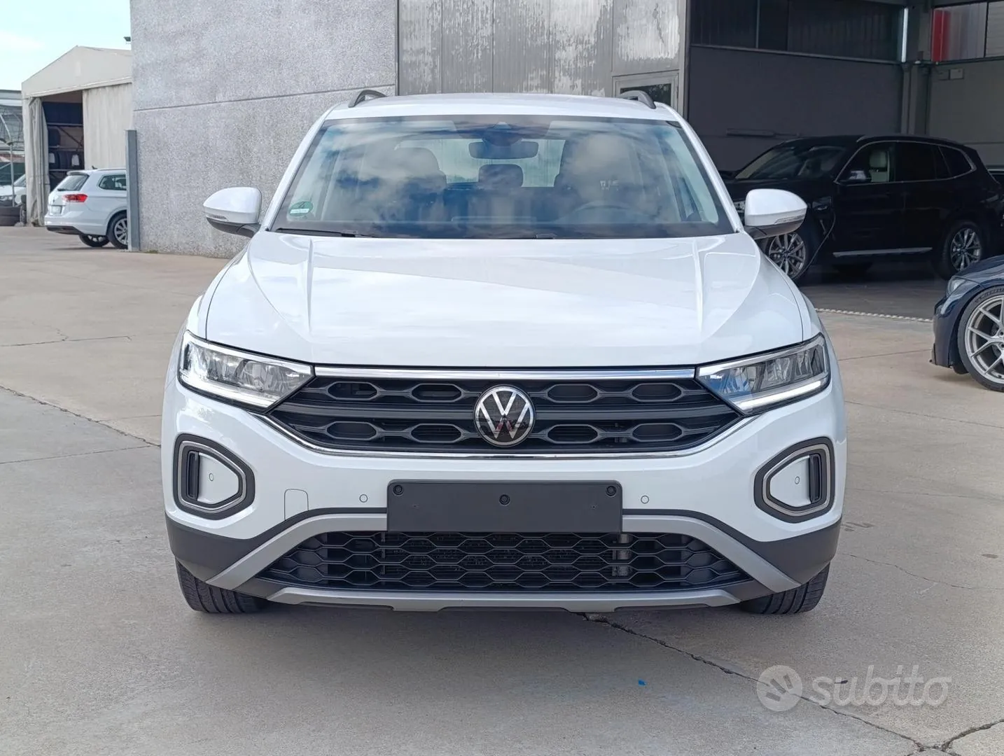 Volkswagen T-Roc 2023 photo 2