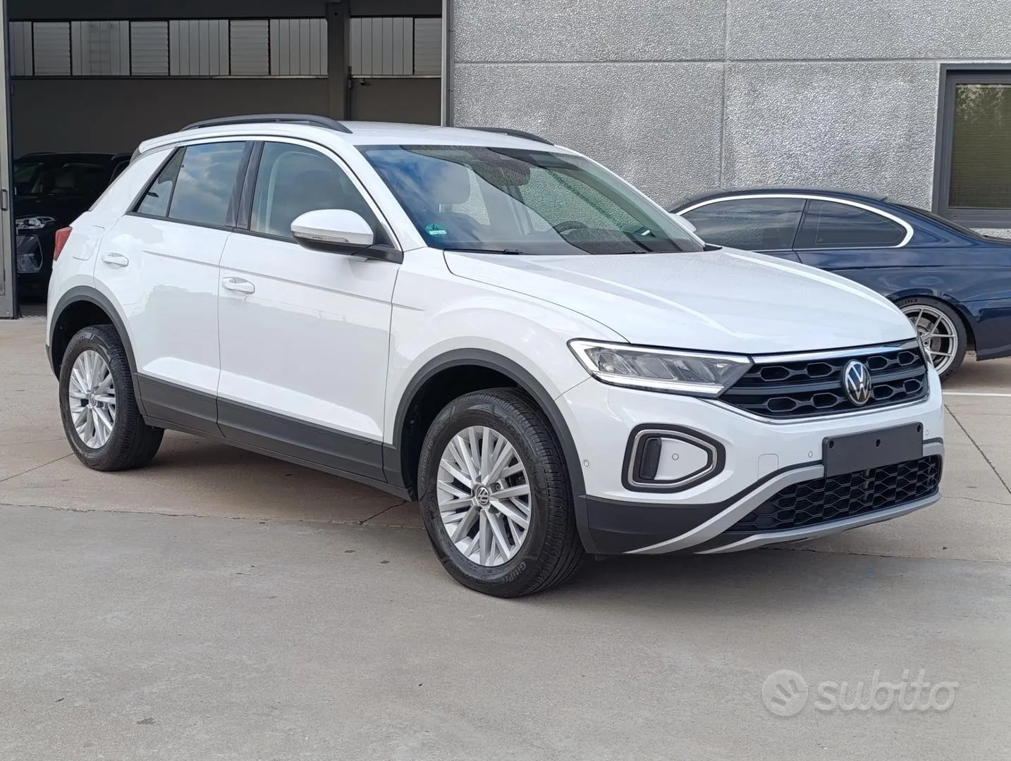 Volkswagen T-Roc 2023 photo 3