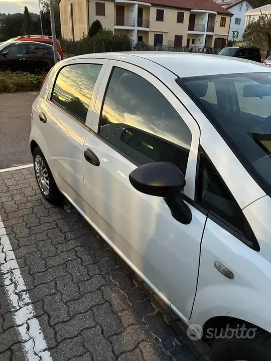 Fiat Punto 2011 photo 3
